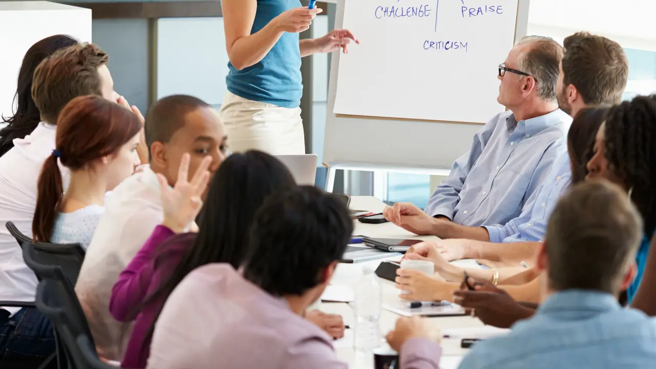 Séance de formation en groupe — parcours Innovation & Management
