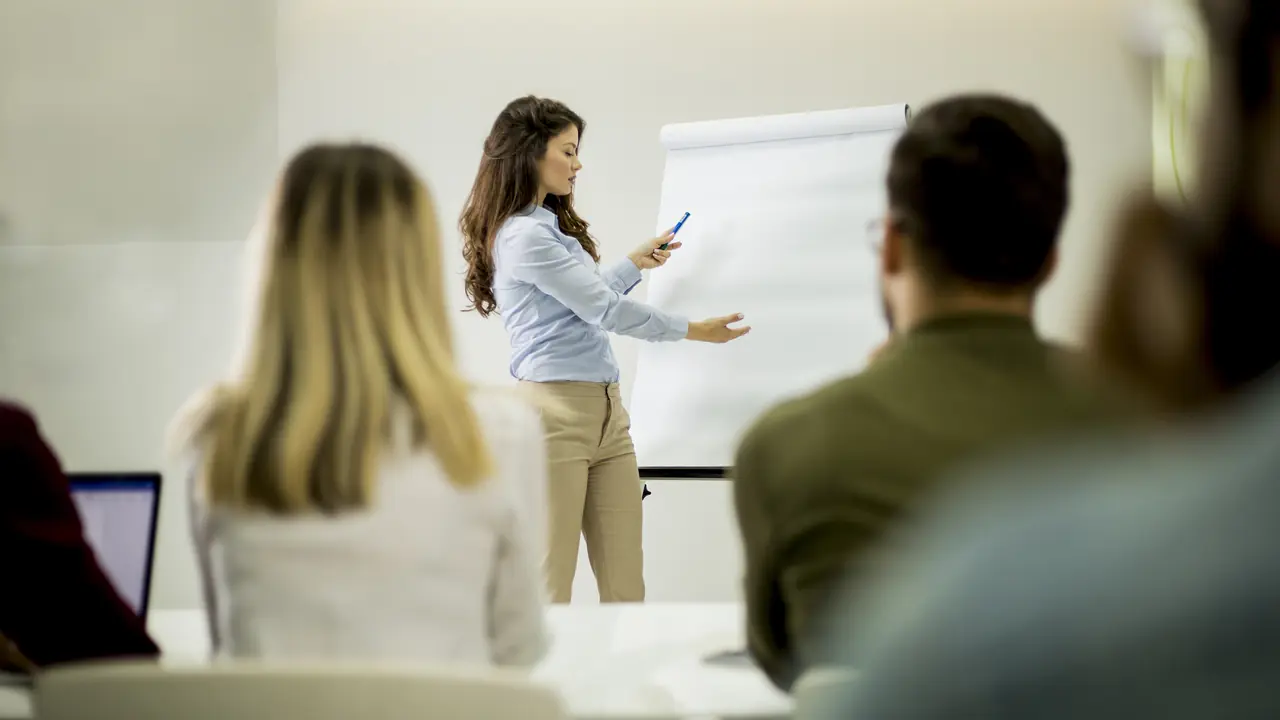 Séance de formation en groupe — parcours Marketing